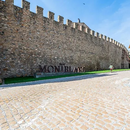 Apartment Hauzify I Montblanc